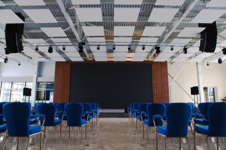 Concert Hall, Plast