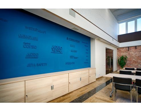 Autograph Business Center